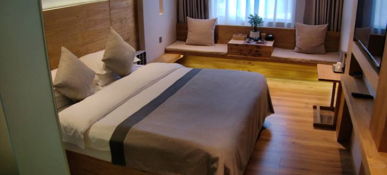 昆明石月南舍酒店(瑞鼎城爱琴海石闸地铁站店)图片