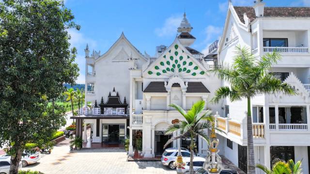 勐腊维佳酒店(南腊河星光夜市店)