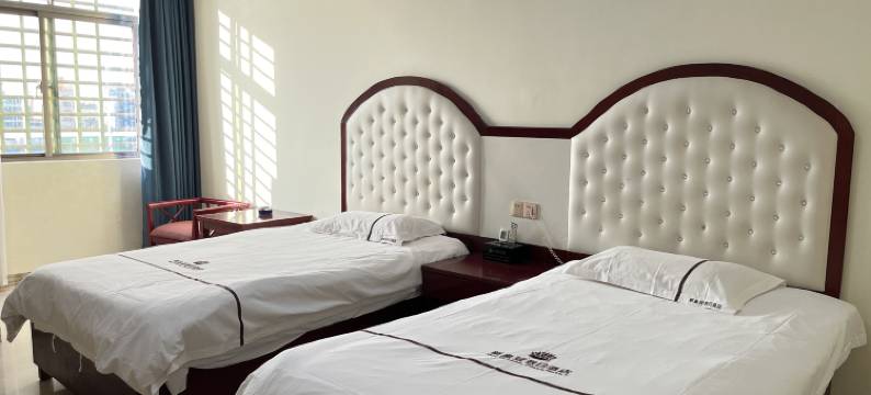 乐东利国新皇冠假日酒店图片