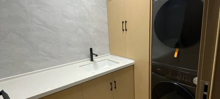 悦客假日酒店(奎屯站店)图片
