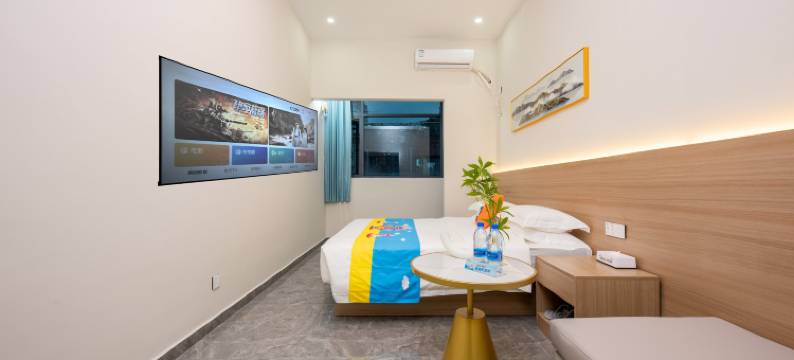 荟友电竞酒店(星城购物中心上屋地铁站店)图片