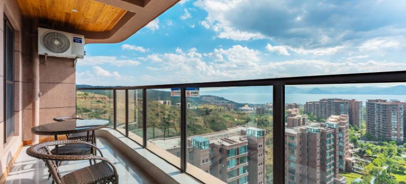 抚仙湖慢雲度假民宿(澄江化石地博物馆欢乐大世界店)图片