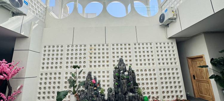 星来牧野·艺术民宿(特克斯八卦城店)图片