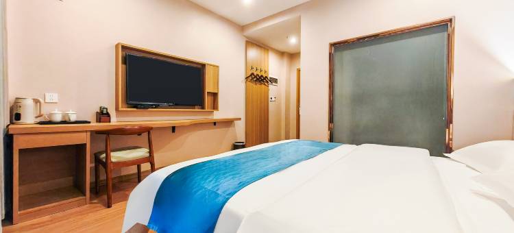 鼎苒时光酒店(白玉县店)图片