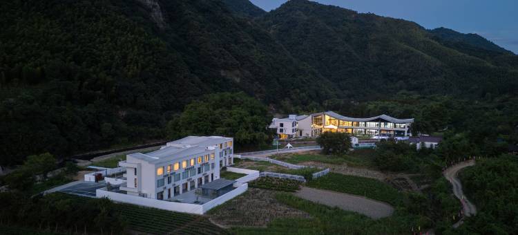见吾乡·月亮湖畔度假庄园(皖南川藏线月亮湾风景区店)图片