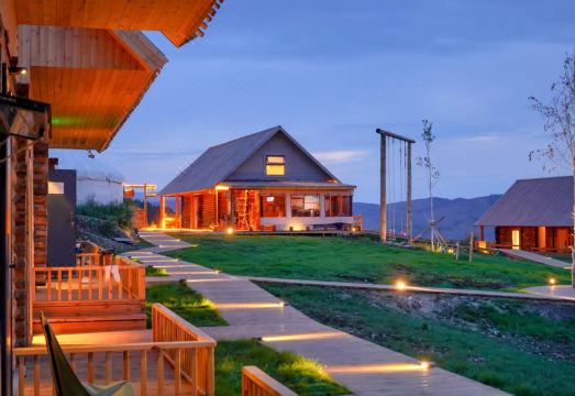 隐山·三十三度假民宿（白哈巴景区店）外景图