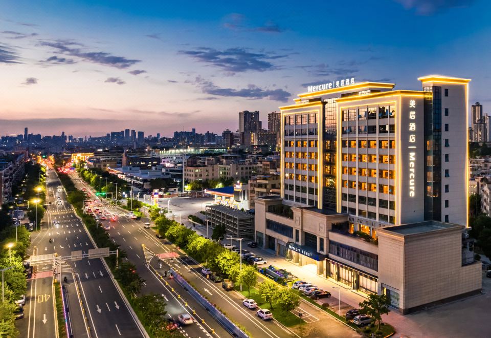 广州南站番禺长隆美居酒店外景图