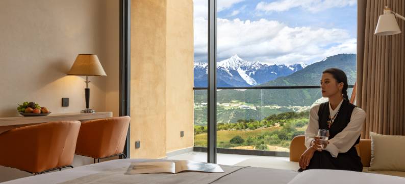 远山梅里酒店(雾浓顶店)图片