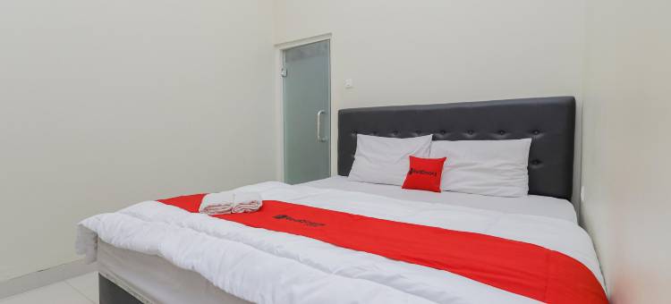 泗水红多兹恩加格尔贾亚酒店(RedDoorz @ Ngagel Jaya Surabaya)图片