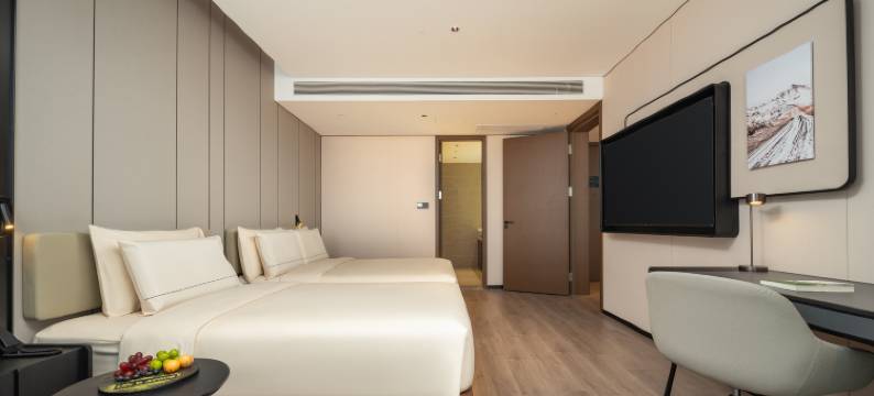 吐鲁番国泰民生广场军民共建路亚朵酒店图片