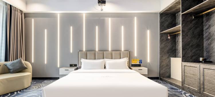 艺宿主题酒店(南宁西乡塘民族大学地铁站店)图片