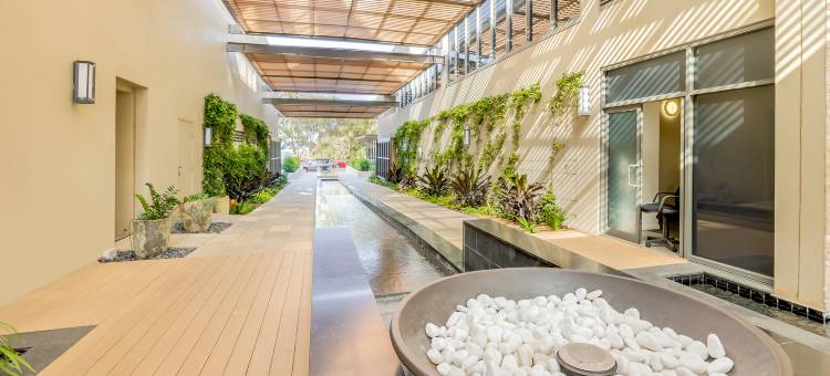 红崖蒙科莫盛橡套房酒店(Oaks Redcliffe Mon Komo Suites)图片