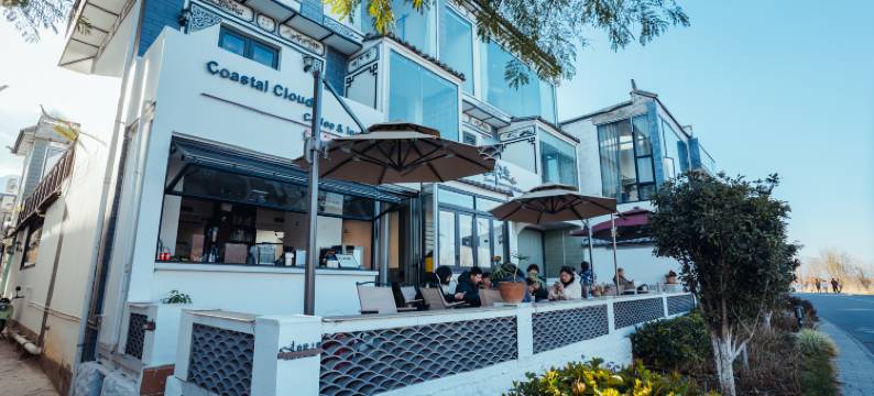 海岸云朵海景美宿图片