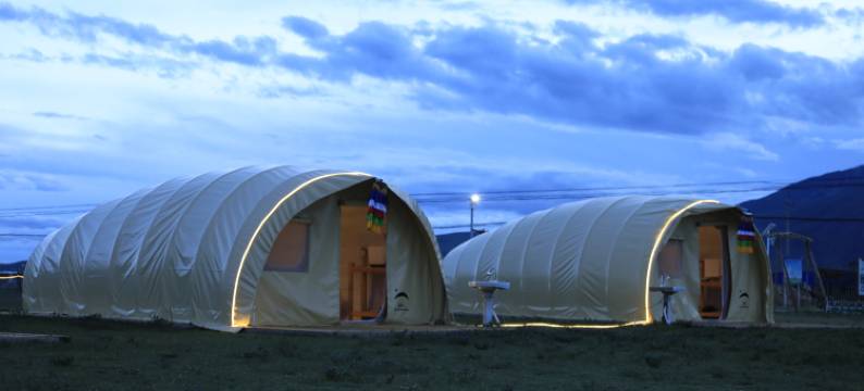 当雄纳木错奇幻马术度假村图片