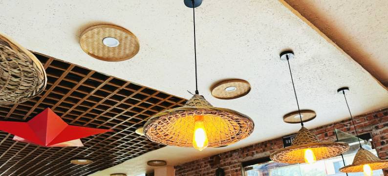 岳西云上请水红色酒店图片