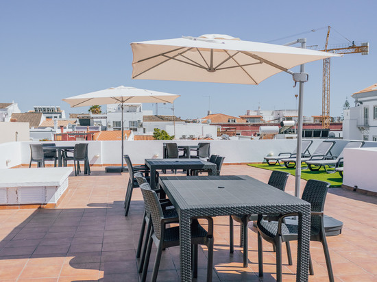 法鲁亲爱的-招待所