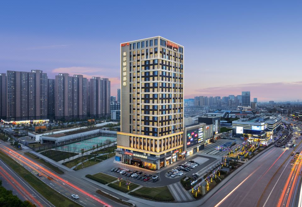 武汉光谷一路希尔顿欢朋酒店外景图