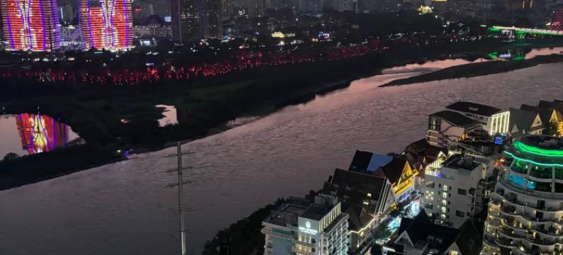 西双版纳景洪雨沐江畔艺术美宿(告庄星光夜市店)图片