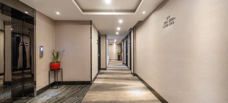 弗思特逸住酒店(上海江苏路地铁站店)图片