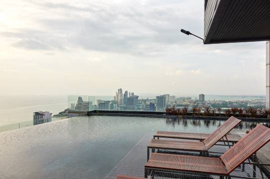 芭提雅 MUXA 海景公寓｜市中心高层海景・无边泳池・步行至海滩(Muxa Condo - Centric Sea)图片