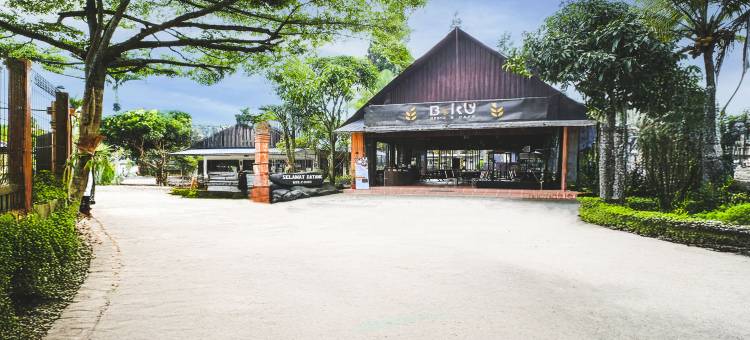 Belvilla 茂物靠近 Citra Alam Riverside(原阿里斯比鲁酒店)(Belvilla Bogor near Citra Alam Riverside formerly Aries Biru Hotel)图片