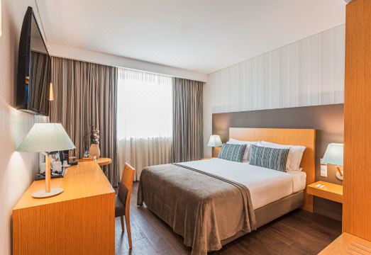 Mercure Lisboa Almada Hotel Hotel Overview