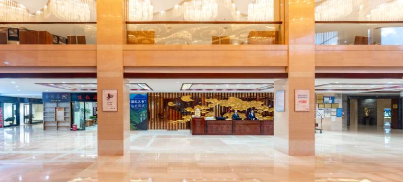 腾冲美尔翡翠皇冠建国酒店(文星楼砚湖公园店)图片