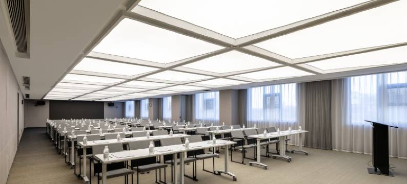 杭州临平世纪公园亚朵酒店图片