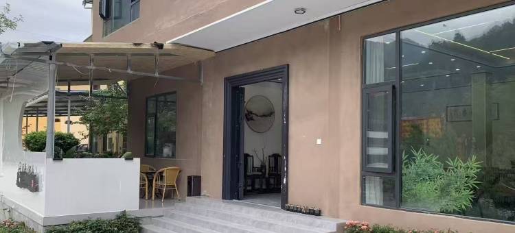 月亮巡山主题酒店(卧龙中华大熊猫苑神树坪基地店)图片