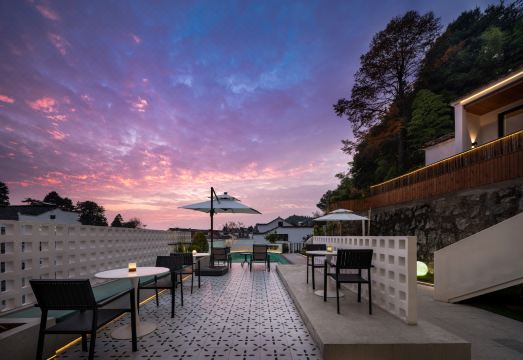 Muyun Juzhuju (Jiuhua Mountain Meat Body Baodian) Hotel Overview