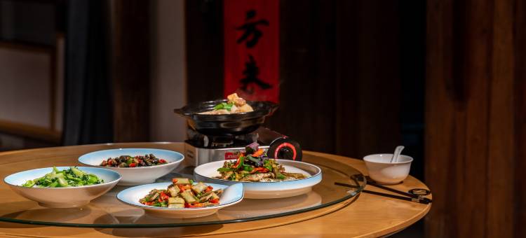 欢庭·源头里原始村落酒店图片