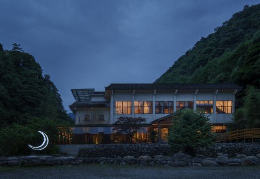 青城山守一山泉私汤酒店外景图