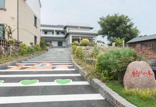 Yueban Shanshui Homestay (Nanjing Ginkgo Lake Paradise)Hotel Overview