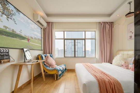 默Live·艺栈民宿(长沙五一广场IFS国金中心店)