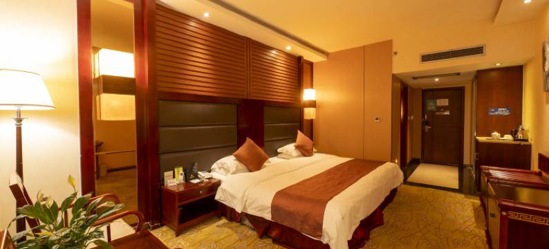 云南水富成中白云酒店图片