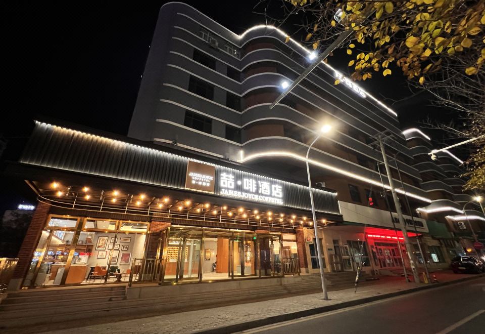 喆啡酒店(乌鲁木齐阿勒泰路大得店)外景图
