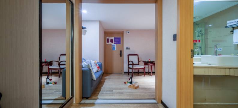 佲奢艺术酒店(六盘水市高铁站人民广场店)图片