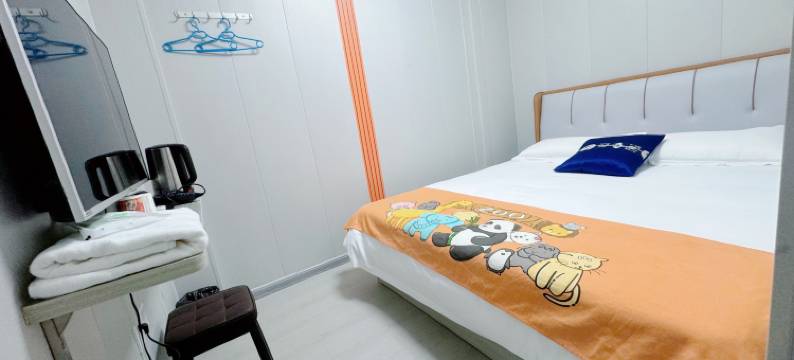 青岛璟柠酒店(台东步行街店)图片