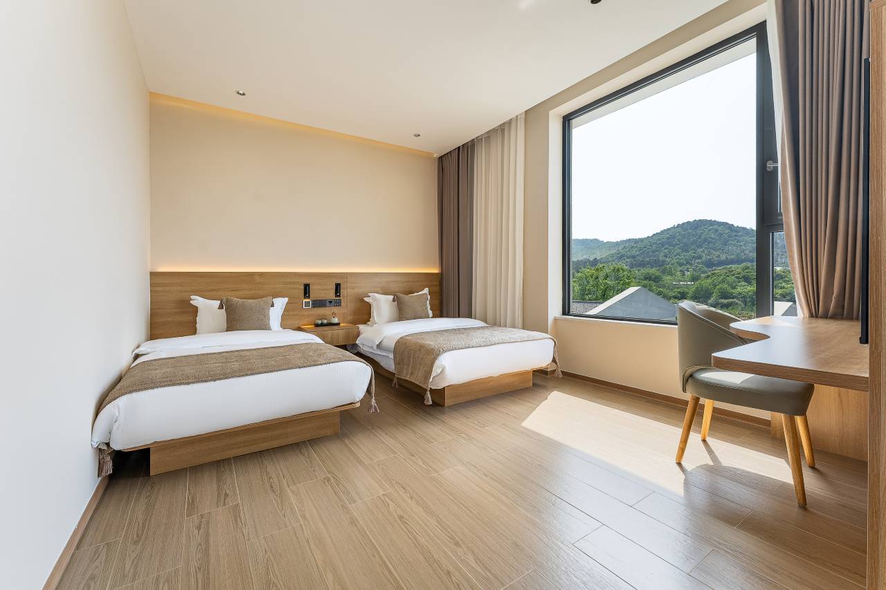 花筑·壹山伴水民宿(茅山东方盐湖城店)图片