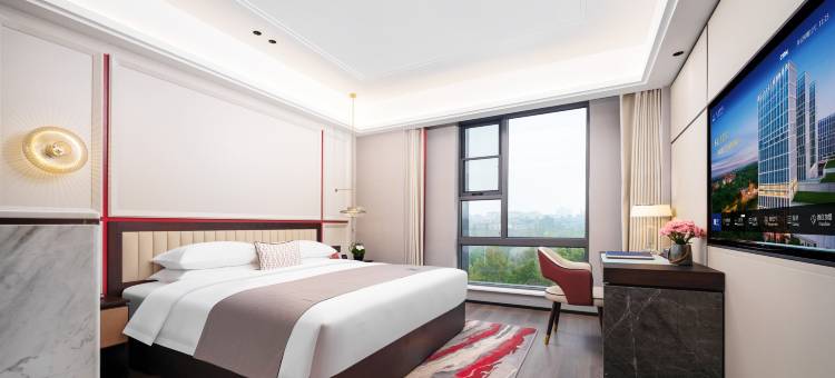 西安古城墙安定门地铁站美仑酒店图片