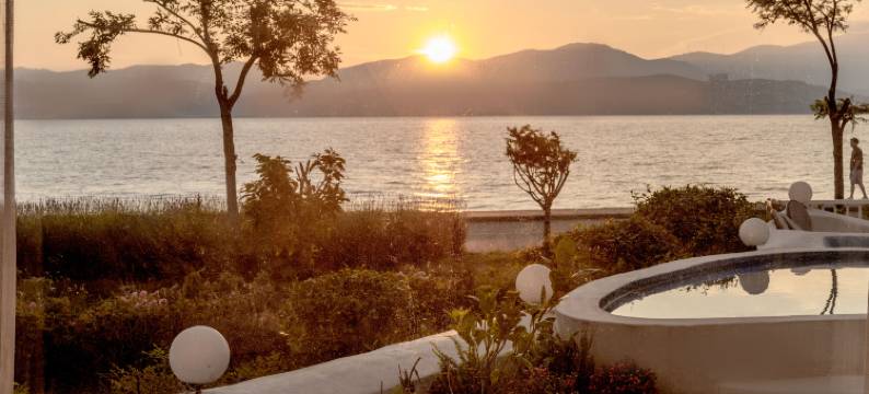 大理千与千寻全海景民宿(洱海生态廊道三圣岛店)图片