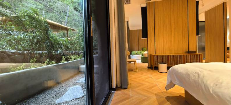 喇以萨森林酒店图片