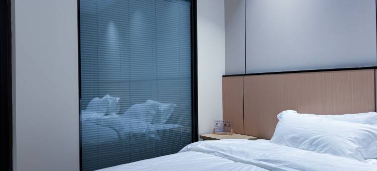 晴川主题酒店(呼和浩特东站机场店)图片