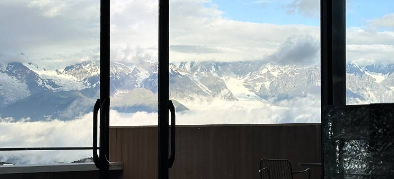 德钦梅里观云伴山·雾浓顶图片