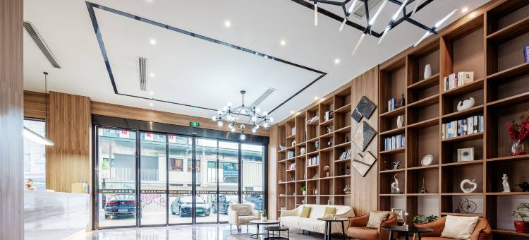 百越酒店(衢州东方广场店)图片