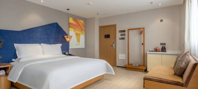 TOP Hotel首席设计师酒店(千灯湖度假区广佛电商城店)图片