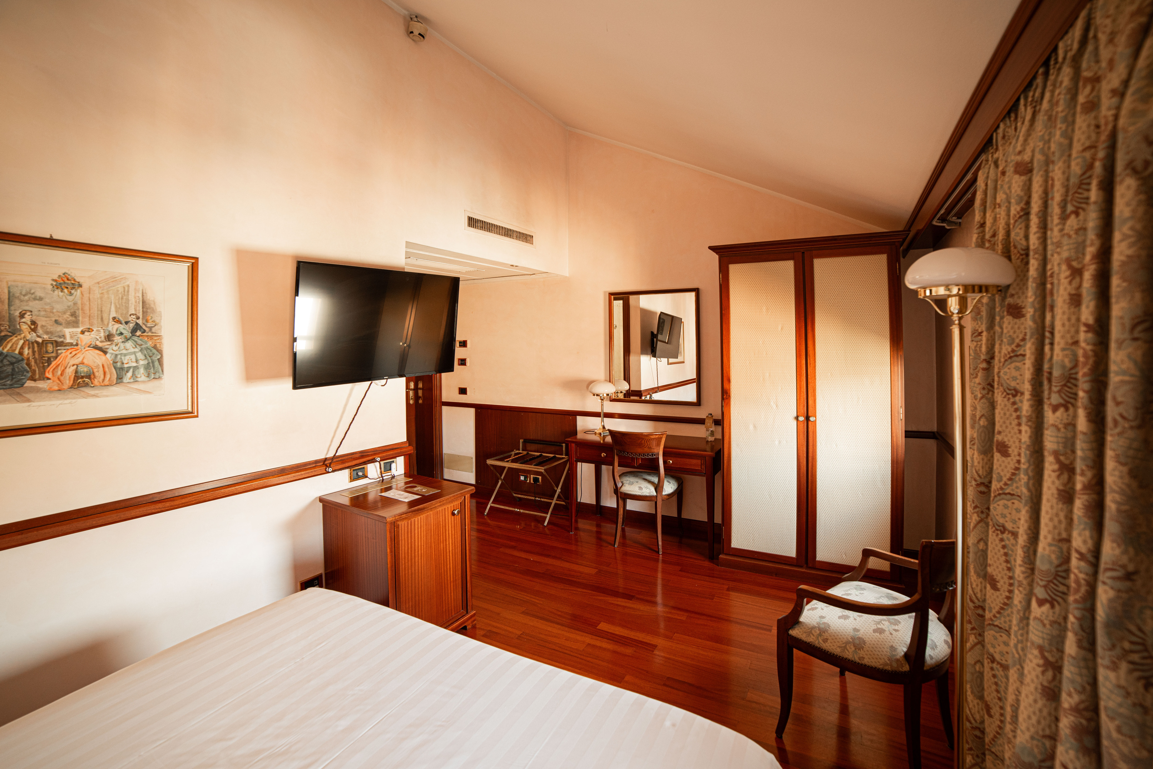 Phi Hotel Dei Medaglioni Over view