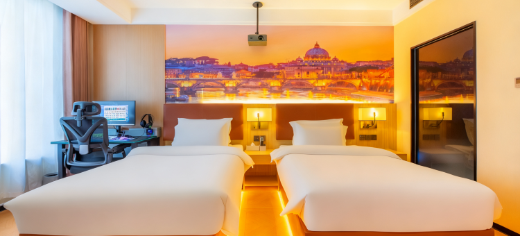 法布戈电竞电影酒店(西美花街红旗大街店)图片