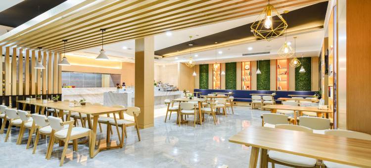 秦皇岛山海关古城关城南路亚朵酒店图片