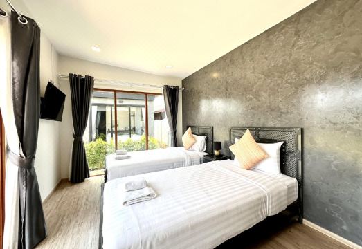 Na Khonglong Hotel Overview